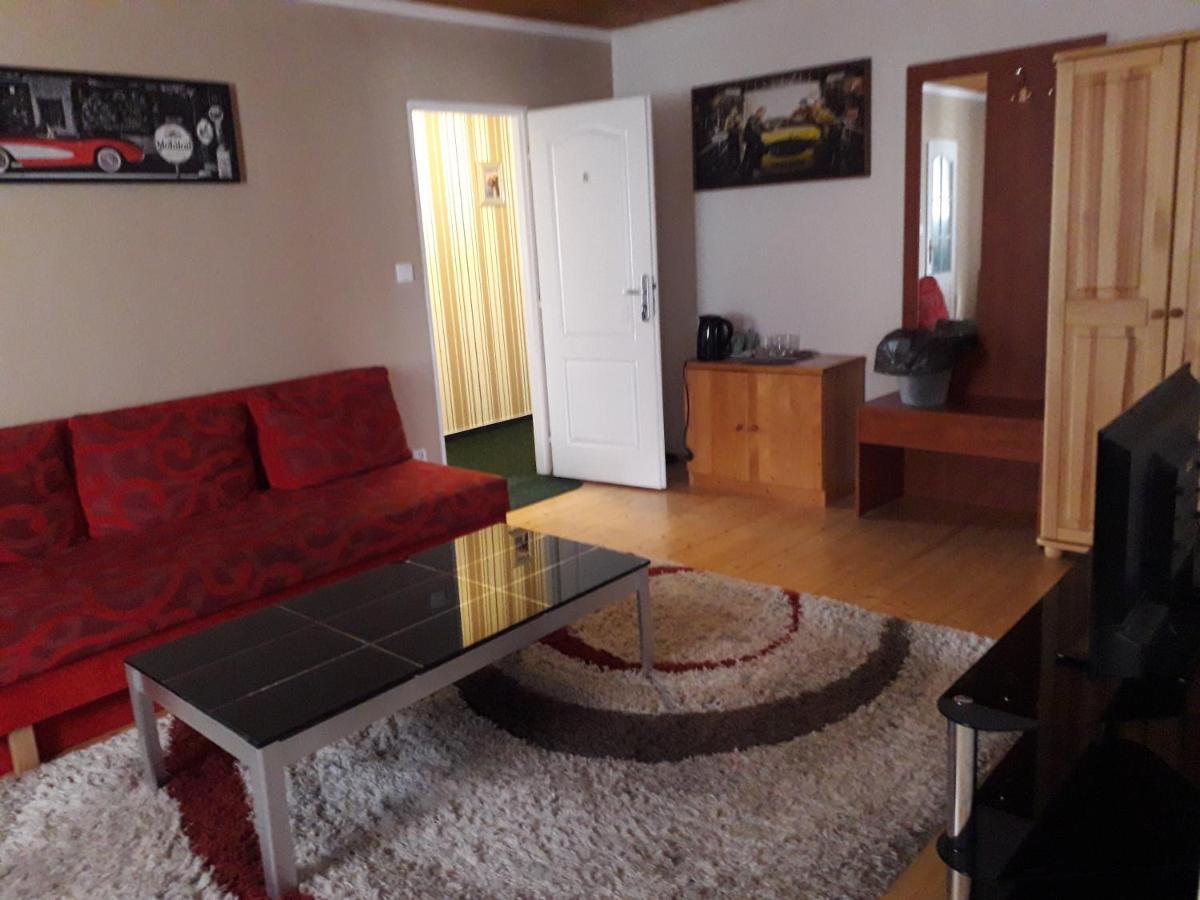 Penzion Na Strelnici Poděbrady Exteriör bild