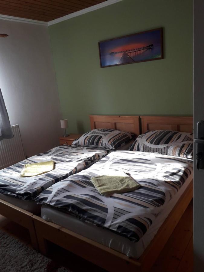 Penzion Na Strelnici Poděbrady Exteriör bild